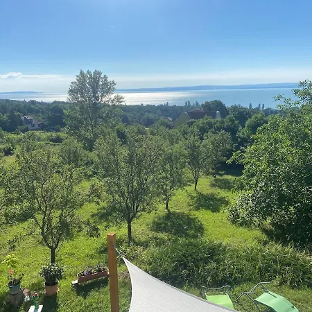 בית נופש Panoramas Maganszallashely Privat Borterasszal באלאטונספזד
